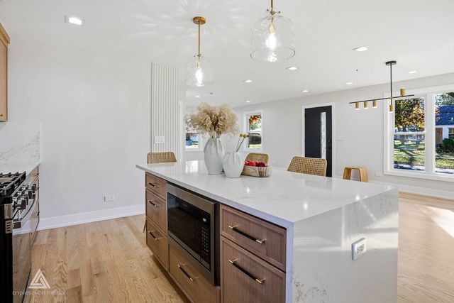 500 N Fairview Avenue, Mount Prospect, IL 60056