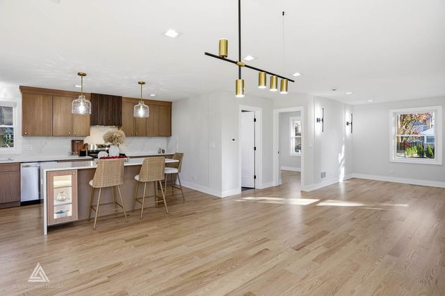 500 N Fairview Avenue, Mount Prospect, IL 60056