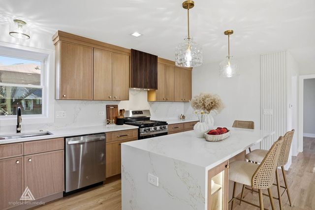 500 N Fairview Avenue, Mount Prospect, IL 60056