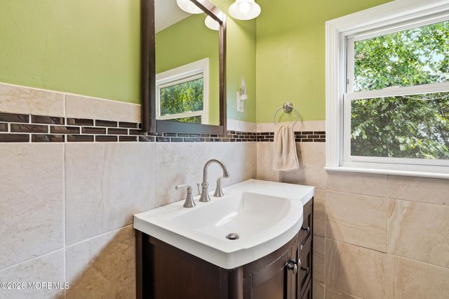 24 Branch Road, Oakhurst, NJ 07755