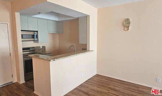 19350 Sherman Way 325, Los Angeles, CA 91335