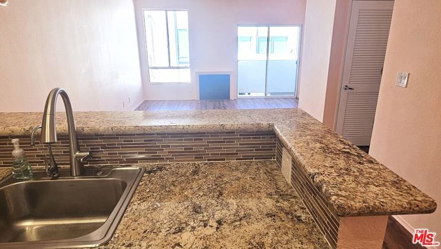 19350 Sherman Way 325, Los Angeles, CA 91335