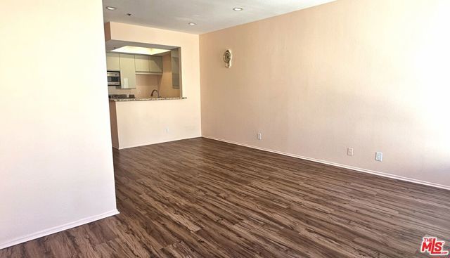 19350 Sherman Way 325, Los Angeles, CA 91335