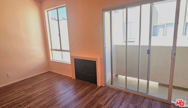 19350 Sherman Way 325, Los Angeles, CA 91335