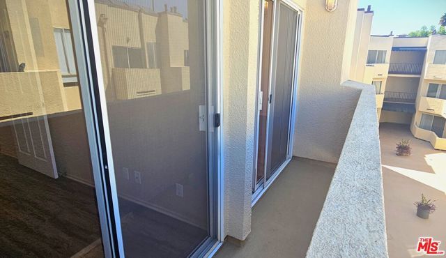 19350 Sherman Way 325, Los Angeles, CA 91335