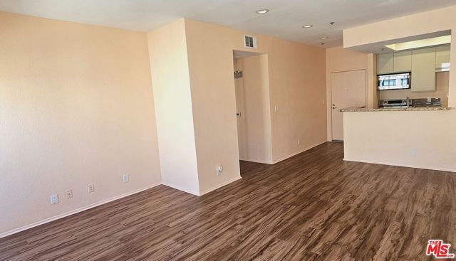 19350 Sherman Way 325, Los Angeles, CA 91335