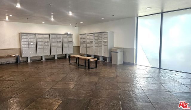 19350 Sherman Way 325, Los Angeles, CA 91335