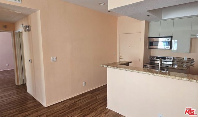 19350 Sherman Way 325, Los Angeles, CA 91335