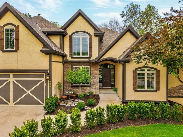 8829 N Glenwood Avenue, Kansas City, MO 64157