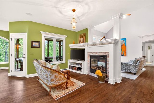 8829 N Glenwood Avenue, Kansas City, MO 64157