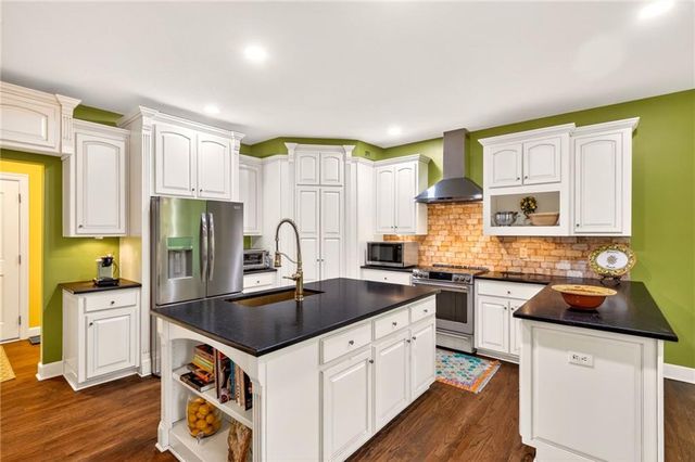 8829 N Glenwood Avenue, Kansas City, MO 64157