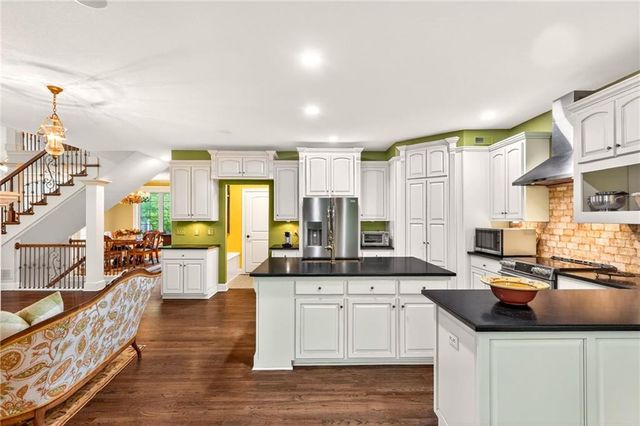 8829 N Glenwood Avenue, Kansas City, MO 64157