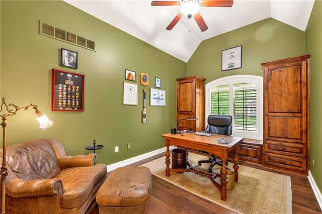 8829 N Glenwood Avenue, Kansas City, MO 64157