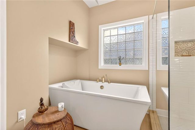 8829 N Glenwood Avenue, Kansas City, MO 64157