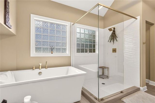 8829 N Glenwood Avenue, Kansas City, MO 64157