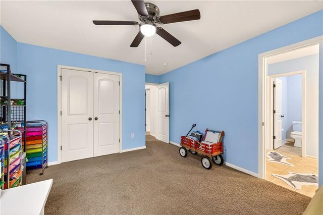 8829 N Glenwood Avenue, Kansas City, MO 64157