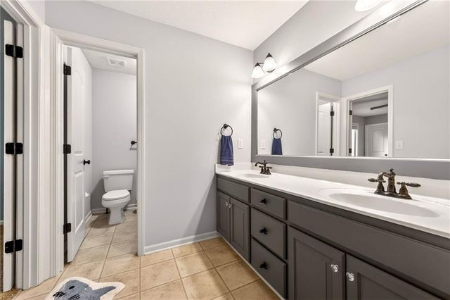 8829 N Glenwood Avenue, Kansas City, MO 64157