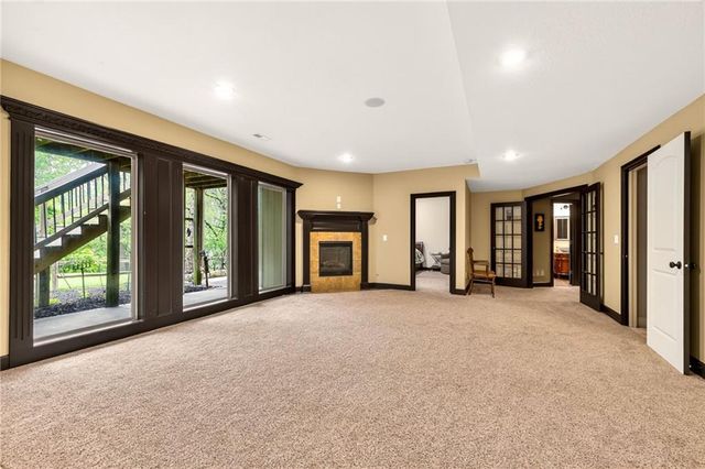 8829 N Glenwood Avenue, Kansas City, MO 64157