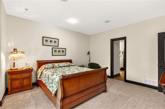 8829 N Glenwood Avenue, Kansas City, MO 64157