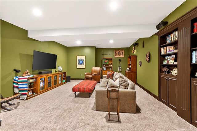 8829 N Glenwood Avenue, Kansas City, MO 64157