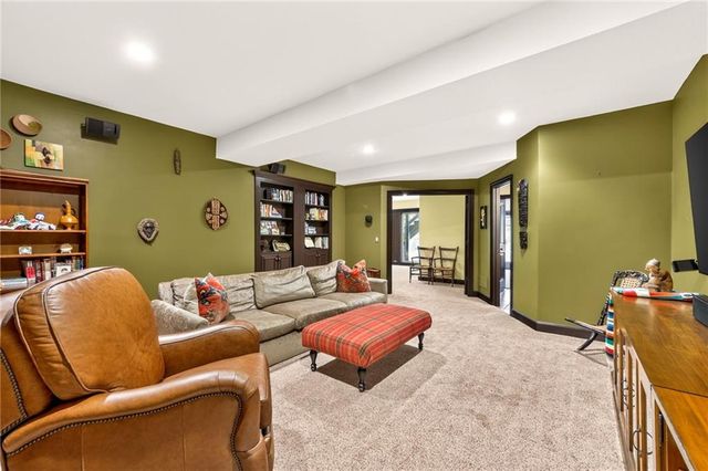 8829 N Glenwood Avenue, Kansas City, MO 64157