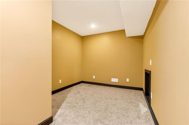 8829 N Glenwood Avenue, Kansas City, MO 64157