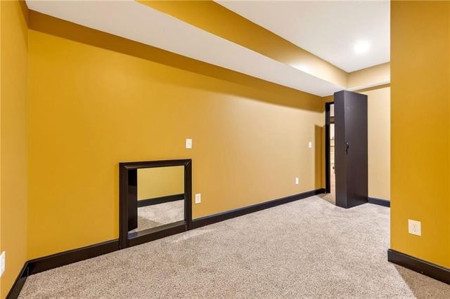 8829 N Glenwood Avenue, Kansas City, MO 64157