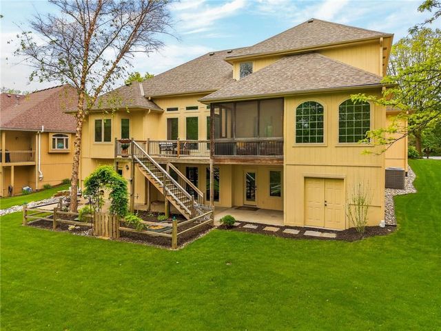 8829 N Glenwood Avenue, Kansas City, MO 64157