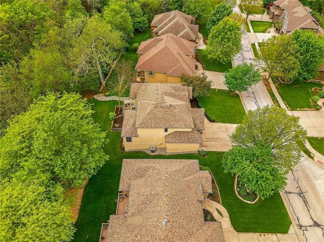 8829 N Glenwood Avenue, Kansas City, MO 64157