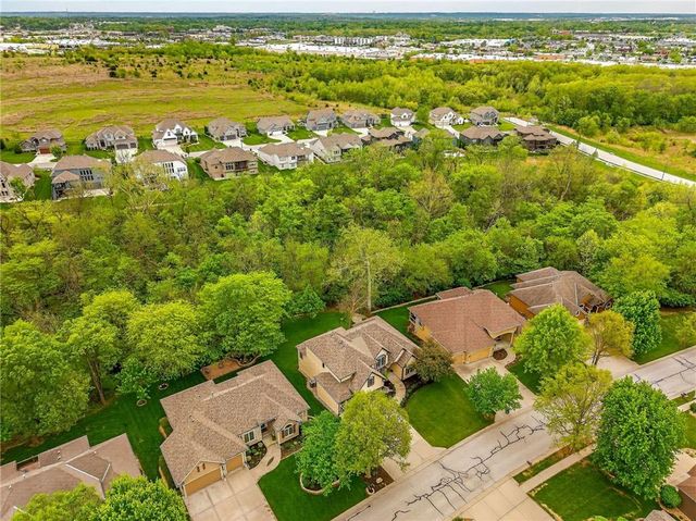 8829 N Glenwood Avenue, Kansas City, MO 64157