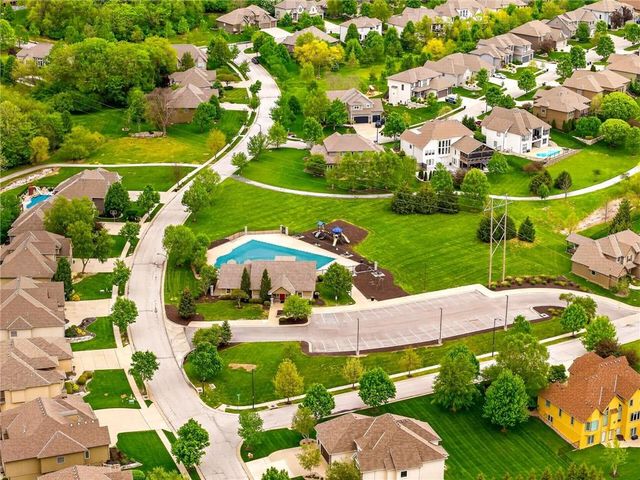 8829 N Glenwood Avenue, Kansas City, MO 64157