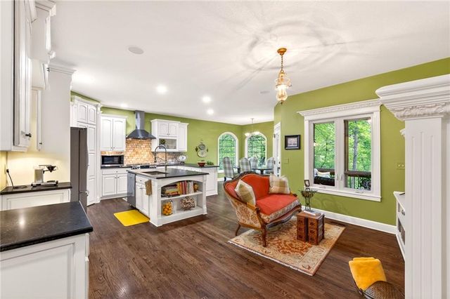 8829 N Glenwood Avenue, Kansas City, MO 64157