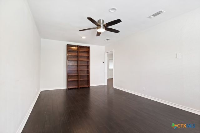 115 Da Gama, Universal City, TX 78148