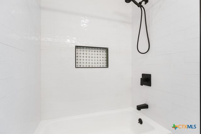 115 Da Gama, Universal City, TX 78148