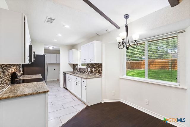 115 Da Gama, Universal City, TX 78148