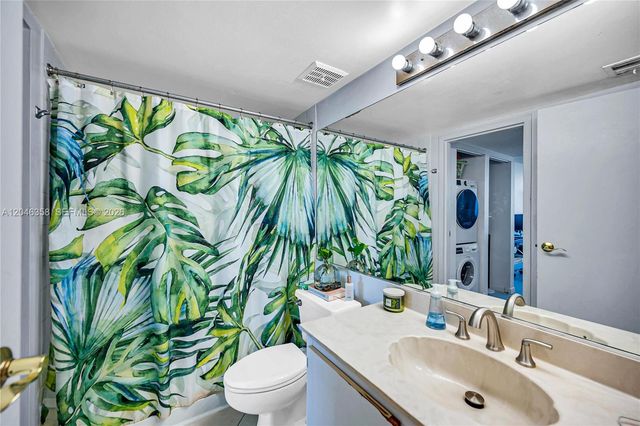 7601 E Treasure Dr 2412, North Bay Village, FL 33141
