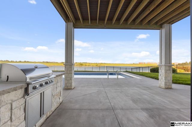 17027 S Reflection Circle, Bennington, NE 68007