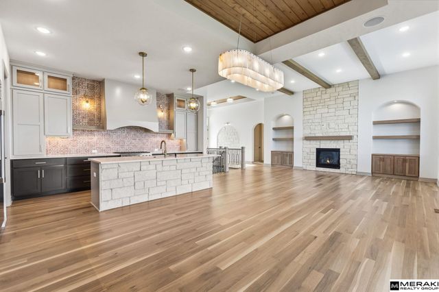 17027 S Reflection Circle, Bennington, NE 68007