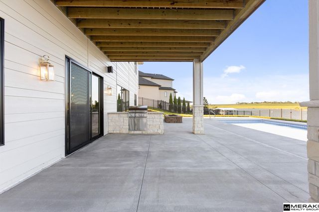 17027 S Reflection Circle, Bennington, NE 68007