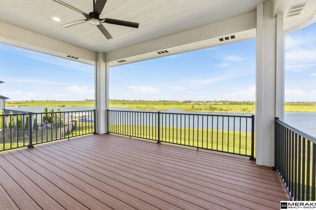 17027 S Reflection Circle, Bennington, NE 68007