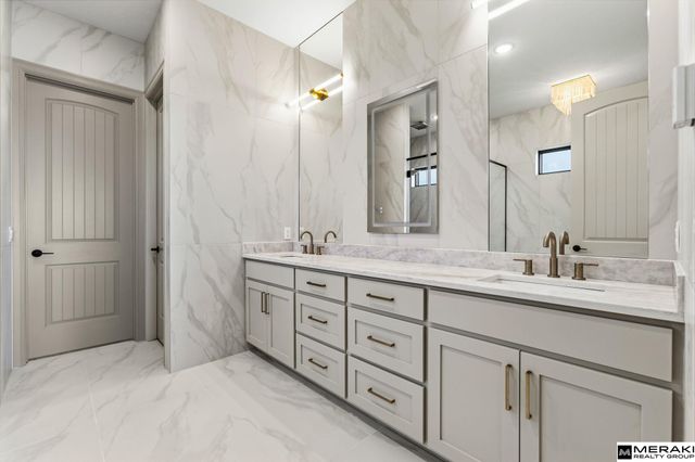 17027 S Reflection Circle, Bennington, NE 68007