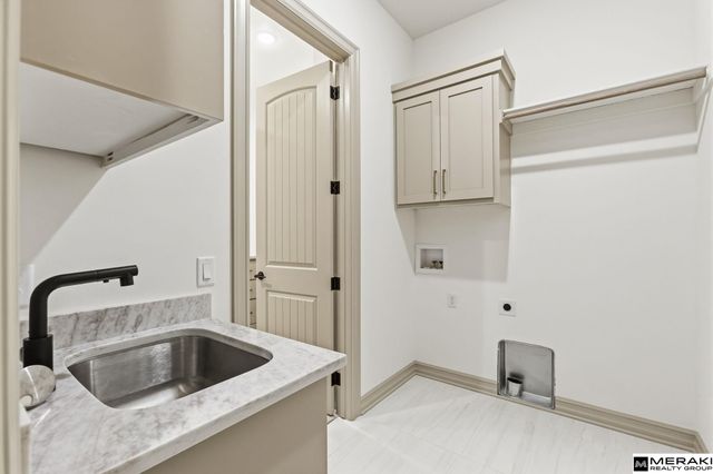 17027 S Reflection Circle, Bennington, NE 68007