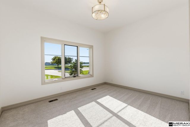 17027 S Reflection Circle, Bennington, NE 68007