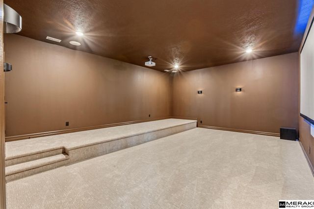 17027 S Reflection Circle, Bennington, NE 68007