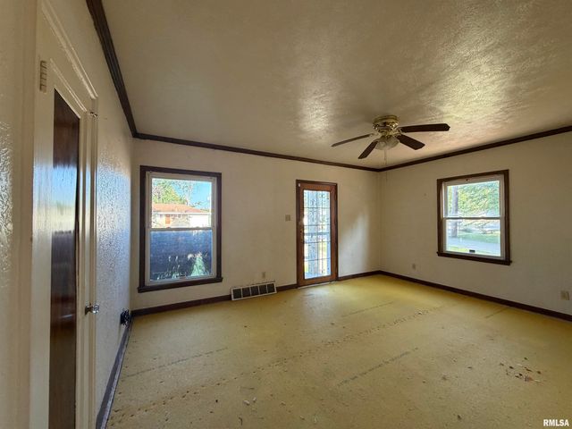 3412 N STERLING Avenue, Peoria, IL 61604