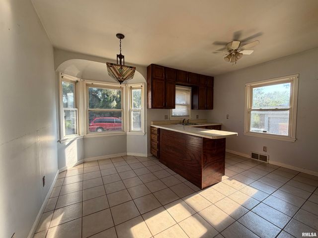 3412 N STERLING Avenue, Peoria, IL 61604