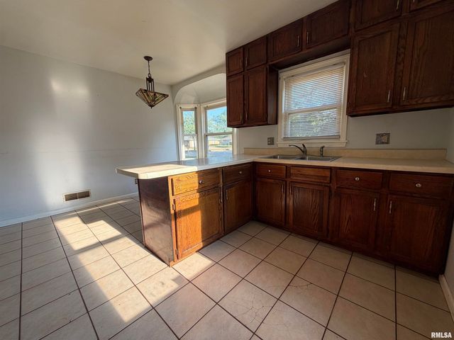 3412 N STERLING Avenue, Peoria, IL 61604