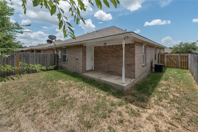 1715 Rock Hollow Loop, Bryan, TX 77807