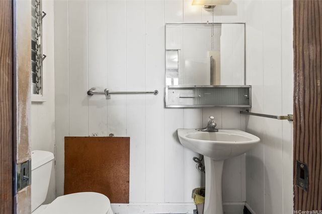 1404 Kaumoli Street, Pearl City, HI 96782