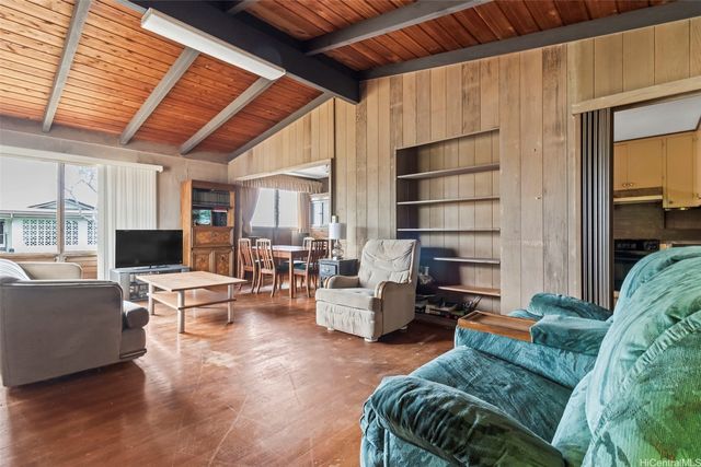 1404 Kaumoli Street, Pearl City, HI 96782